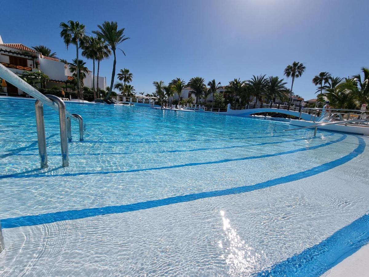 Studio No 2 Just 100 To Beach And Sea, Large Terrace, Heated Pool, Wifi, Aircondition For A Fee Playa de las Americas  Esterno foto