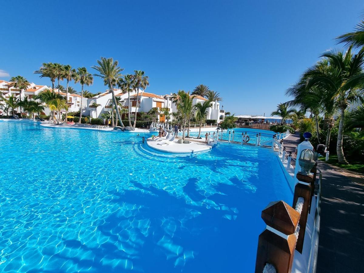 Studio No 2 Just 100 To Beach And Sea, Large Terrace, Heated Pool, Wifi, Aircondition For A Fee Playa de las Americas  Esterno foto