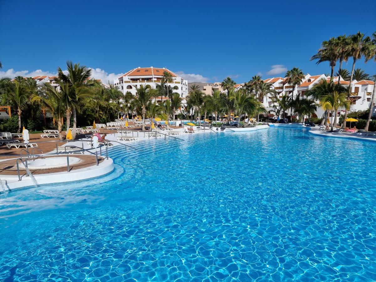 Studio No 2 Just 100 To Beach And Sea, Large Terrace, Heated Pool, Wifi, Aircondition For A Fee Playa de las Americas  Esterno foto