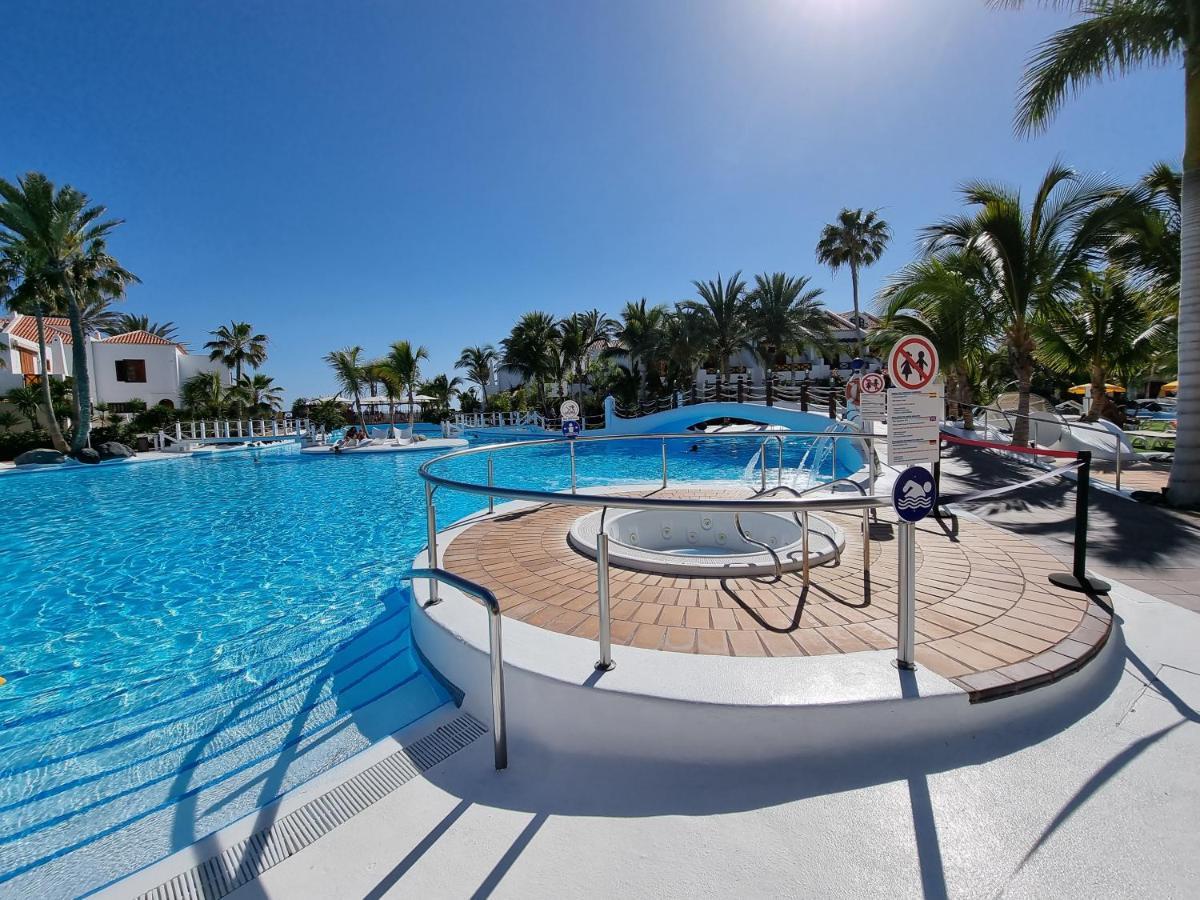 Studio No 2 Just 100 To Beach And Sea, Large Terrace, Heated Pool, Wifi, Aircondition For A Fee Playa de las Americas  Esterno foto