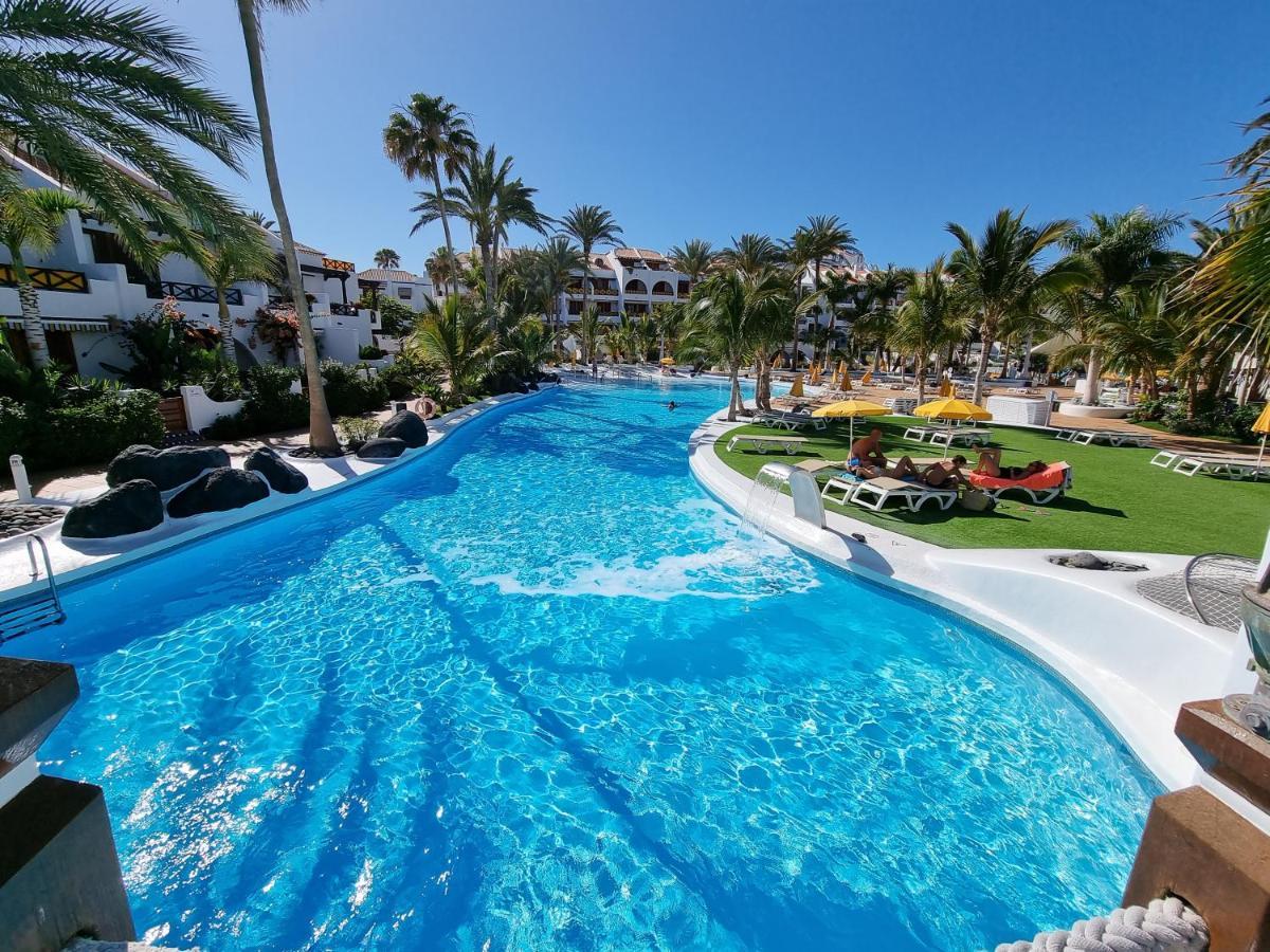 Studio No 2 Just 100 To Beach And Sea, Large Terrace, Heated Pool, Wifi, Aircondition For A Fee Playa de las Americas  Esterno foto