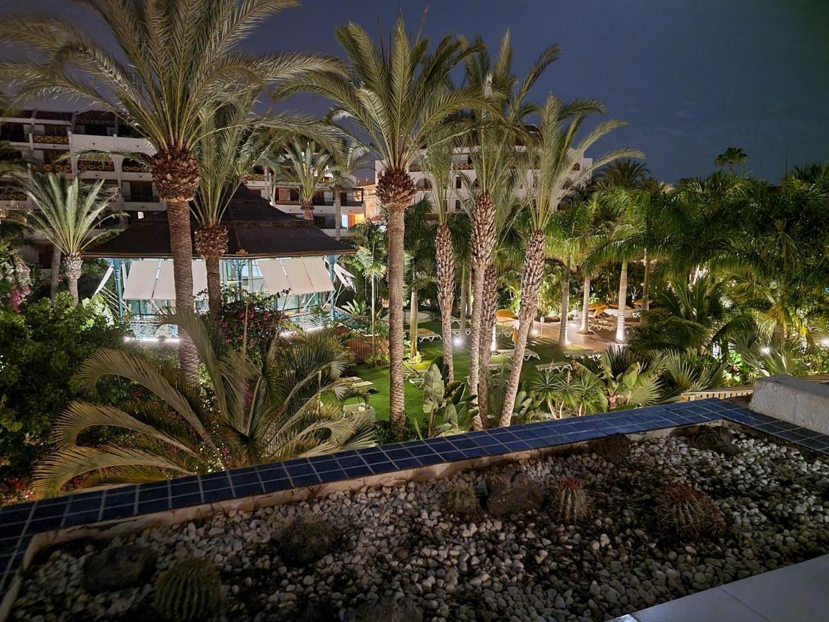 Studio No 2 Just 100 To Beach And Sea, Large Terrace, Heated Pool, Wifi, Aircondition For A Fee Playa de las Americas  Esterno foto