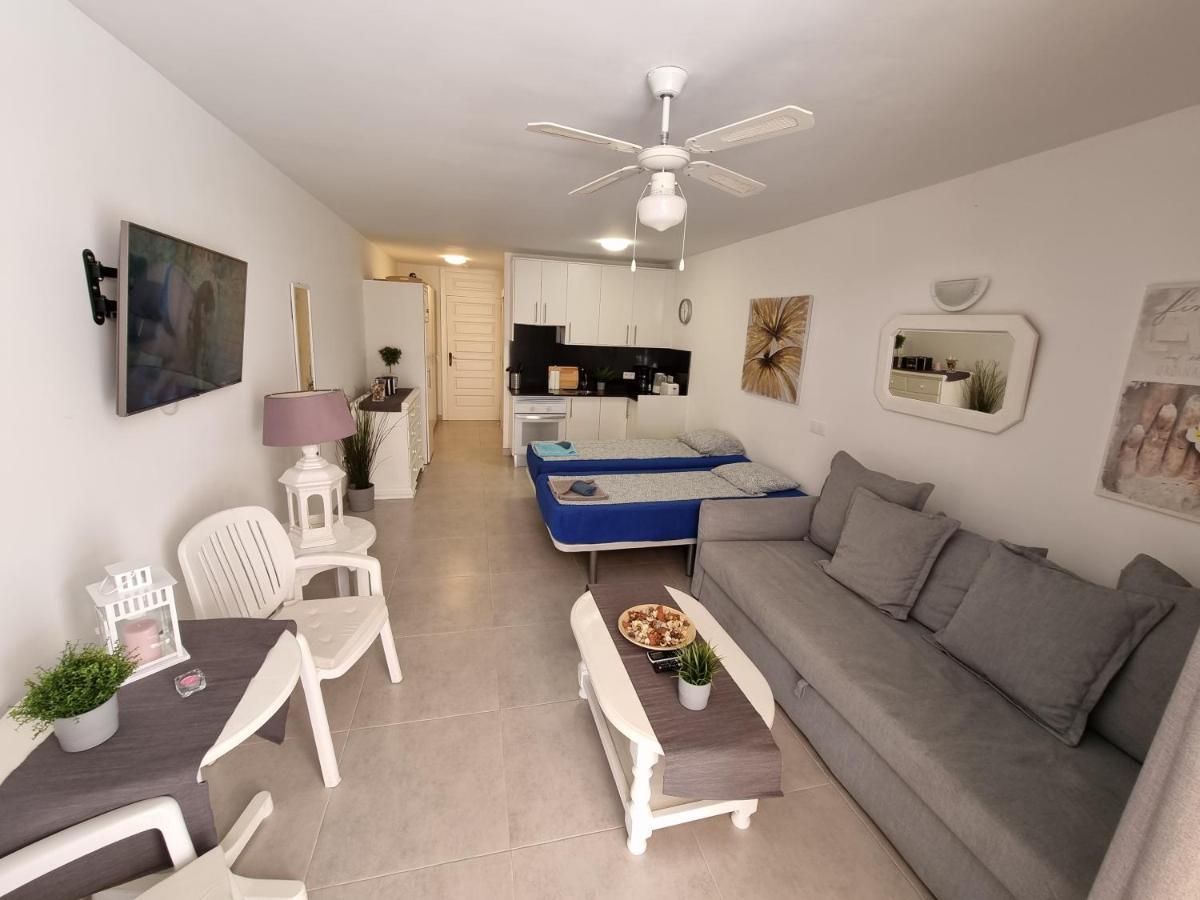 Studio No 2 Just 100 To Beach And Sea, Large Terrace, Heated Pool, Wifi, Aircondition For A Fee Playa de las Americas  Esterno foto
