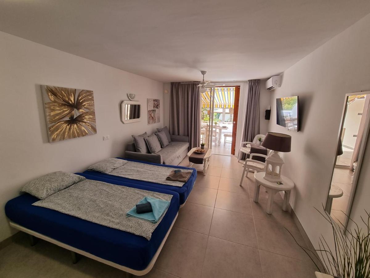 Studio No 2 Just 100 To Beach And Sea, Large Terrace, Heated Pool, Wifi, Aircondition For A Fee Playa de las Americas  Esterno foto