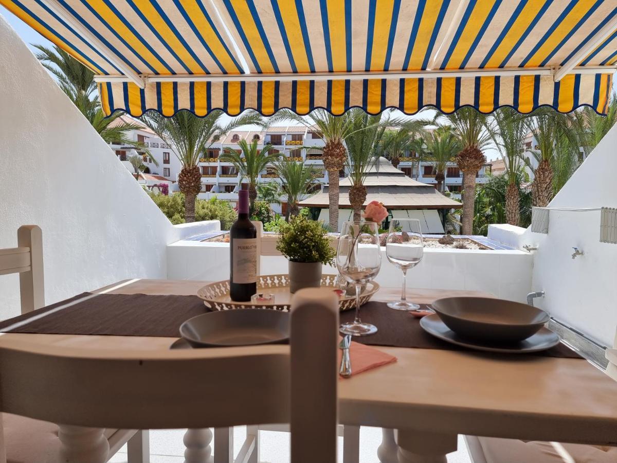 Studio No 2 Just 100 To Beach And Sea, Large Terrace, Heated Pool, Wifi, Aircondition For A Fee Playa de las Americas  Esterno foto